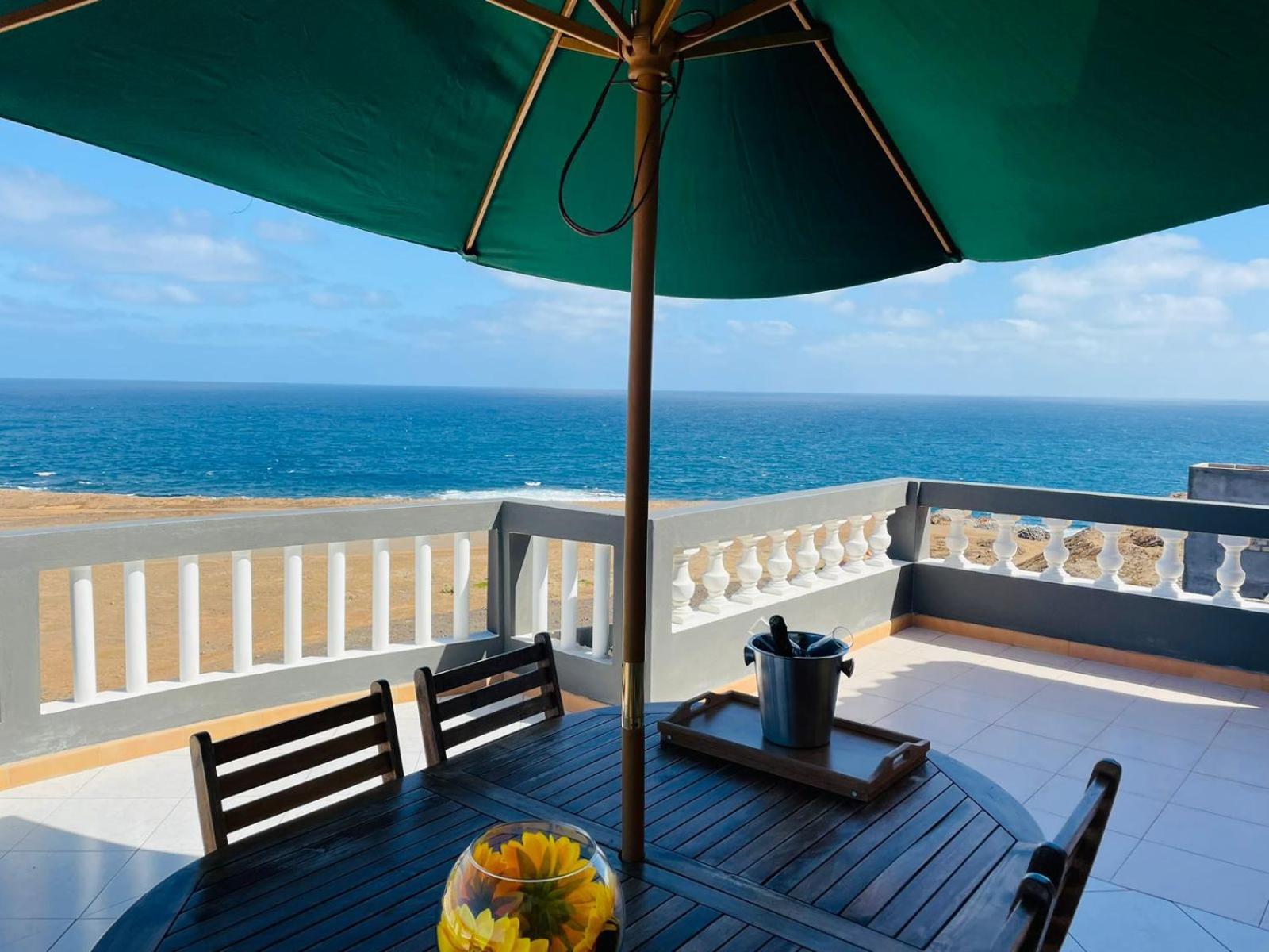 Residencial Sol Point Art Bed and Breakfast Ponta Do Sol Exteriör bild
