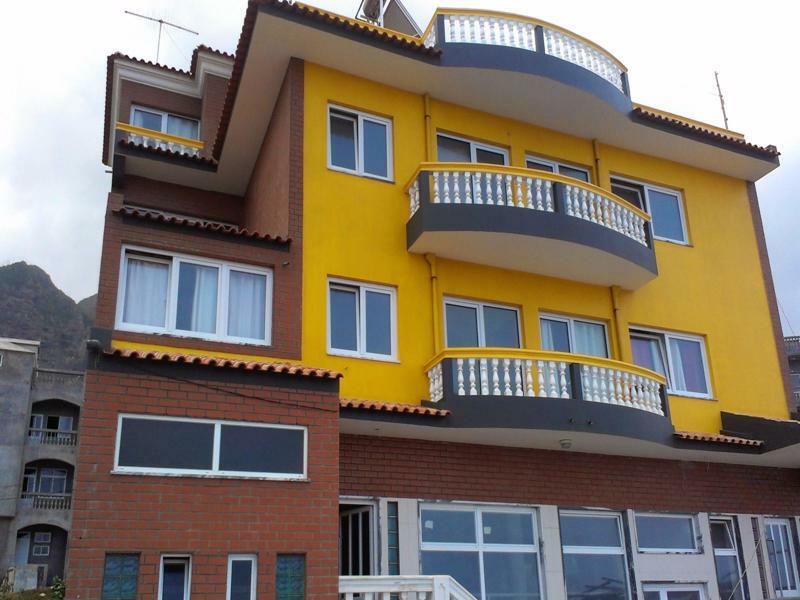 Residencial Sol Point Art Bed and Breakfast Ponta Do Sol Exteriör bild