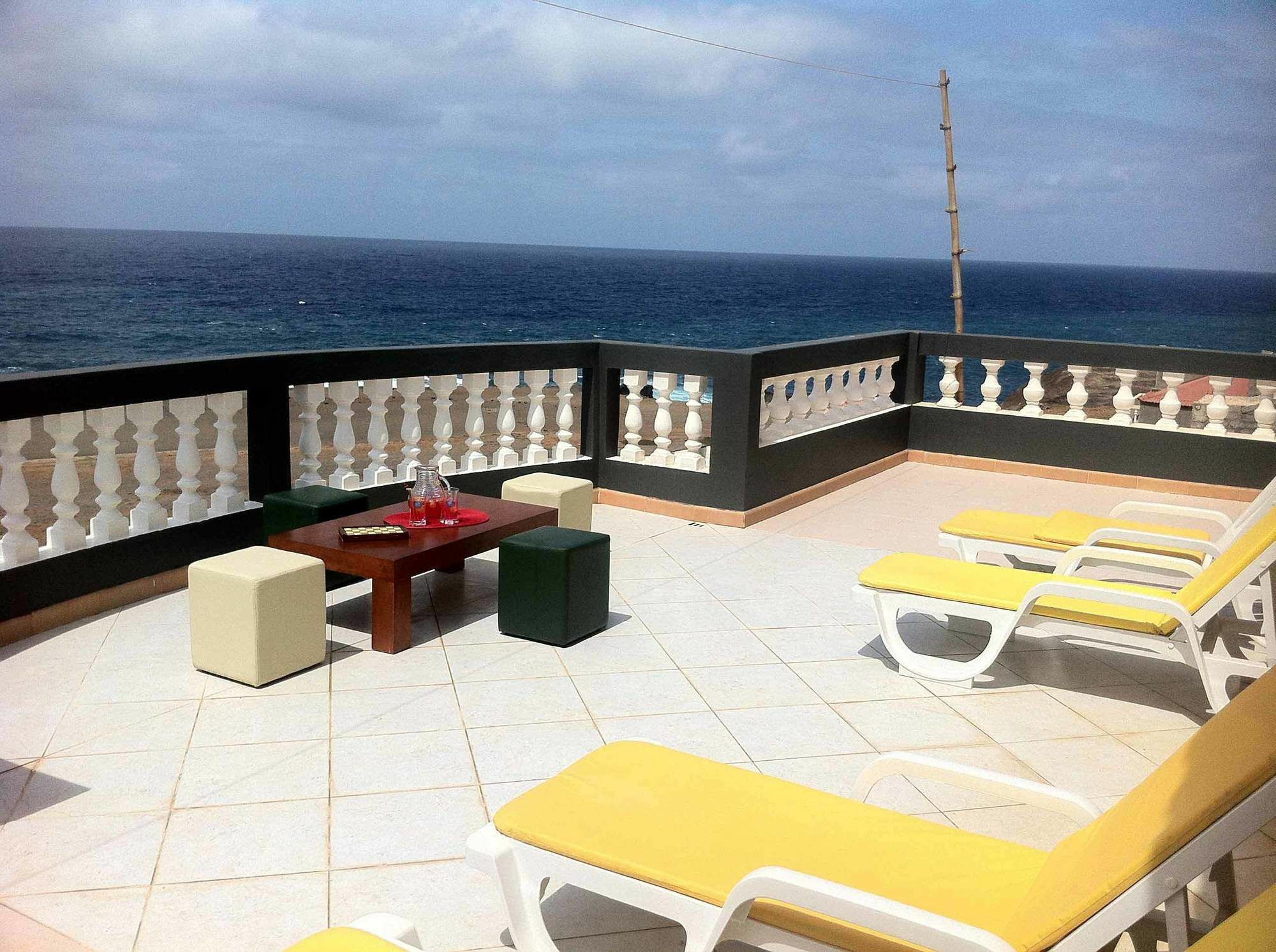 Residencial Sol Point Art Bed and Breakfast Ponta Do Sol Exteriör bild